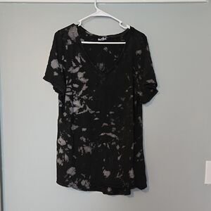 LuLaRoe Black and Gray Short Sleeve Tee